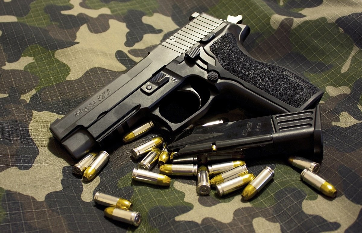 [Image: SIG-Sauer-P226.jpg]