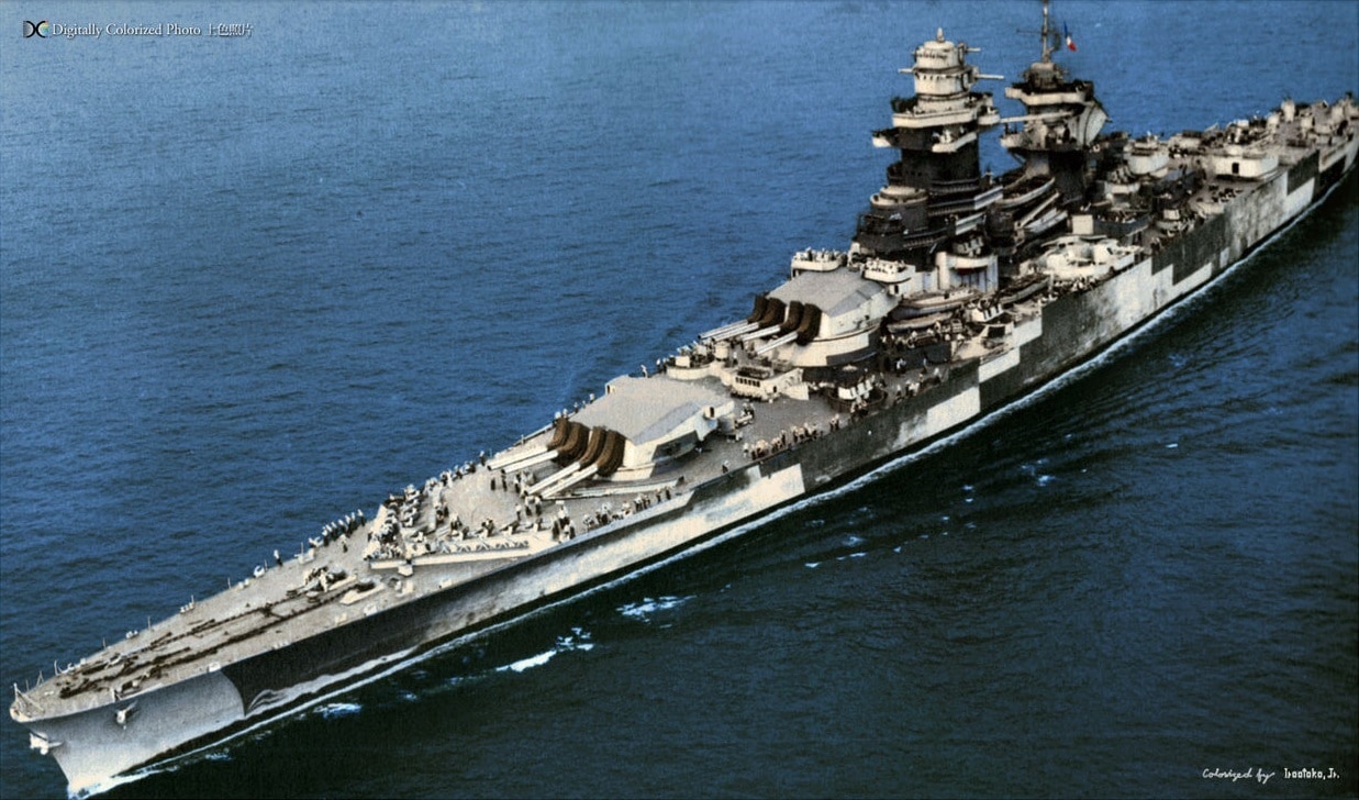 French battleship Richelieu off the east coast of the United States, following the completion of her refit there in September 1943. Image: Creative Commons.
