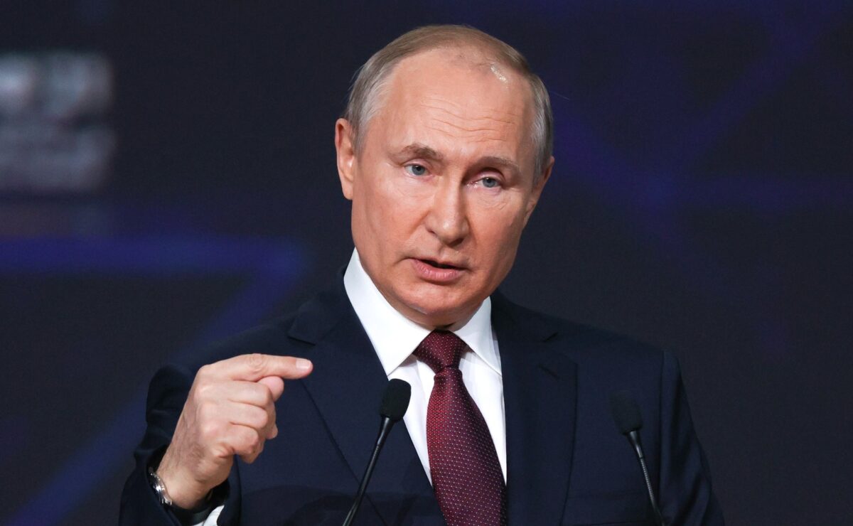 Putin at St Petersburg International Economic Forum plenary session. Photo: TASS