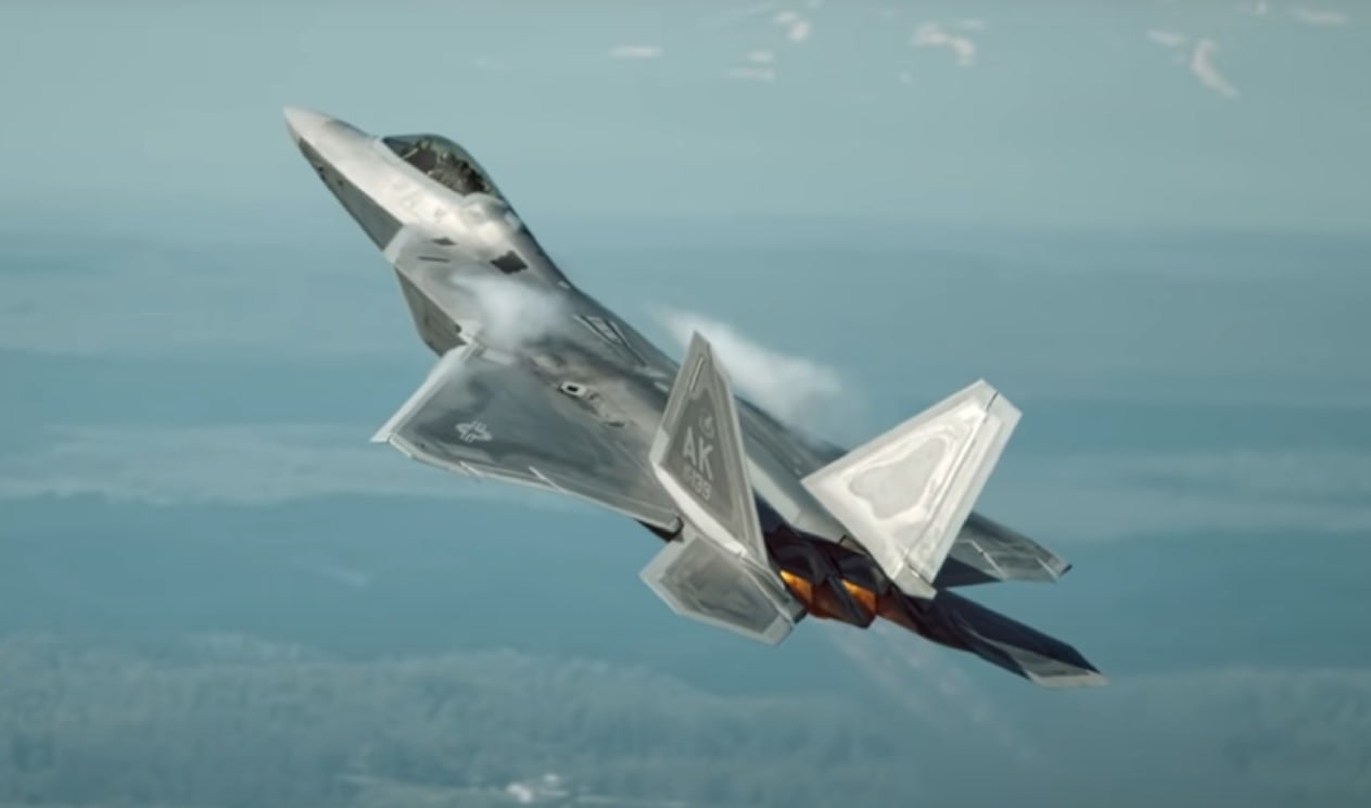 F-22 Slow-Motion