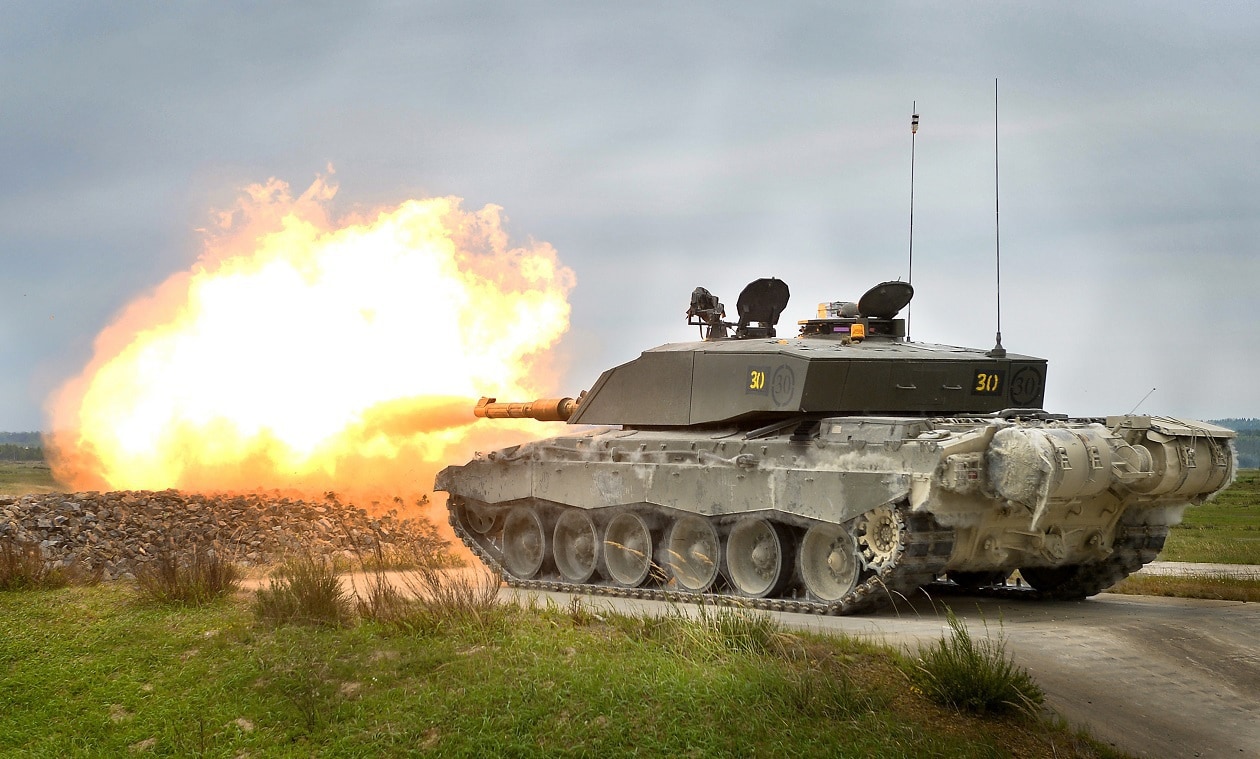 A Challenger 2 main battle tank (MBT) is pictured during a live firing exercise in Grafenwöhr, Germany. Image Credit: Creative Commons.