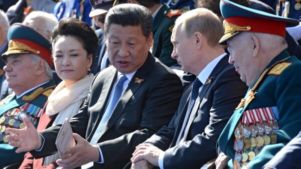 Chinese President Xi Jinping with the first lady during the Moscow Victory Day Parade on 9 May 2015. Image: Creative Commons.