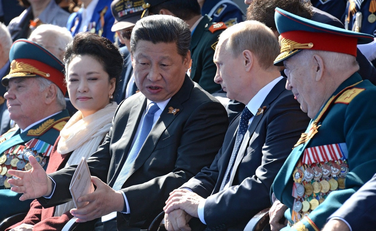 Chinese President Xi Jinping with the first lady during the Moscow Victory Day Parade on 9 May 2015. Image: Creative Commons.