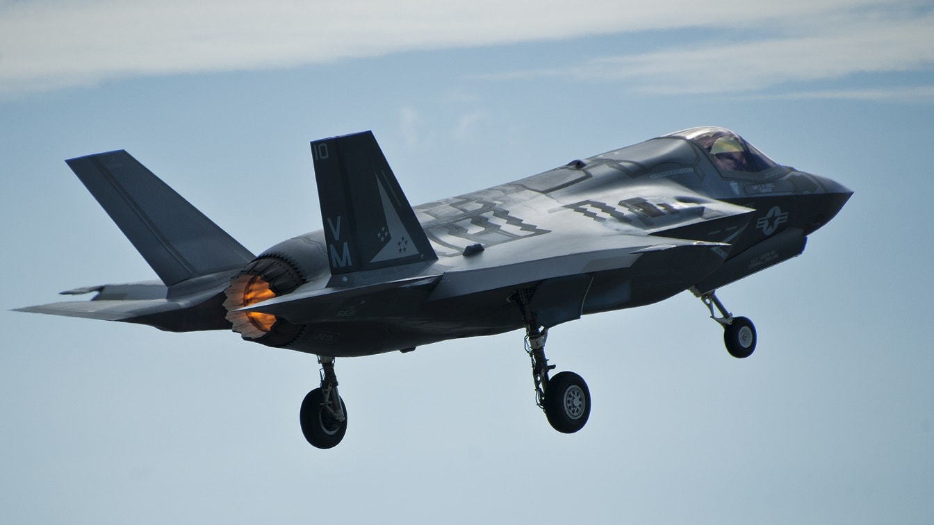 Stealth Deathmatch: Air Force F-22 and F-35s vs. China's J-20 (Who Dies?) - 19FortyFive