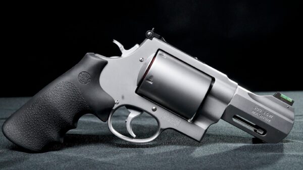 Smith & Wesson 500. Image Credit: Creative Commons.