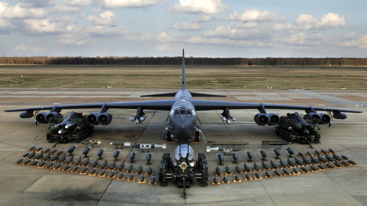 Boeing B-52H static display with weapons, Barksdale AFB 2006. Image: Creative Commons.