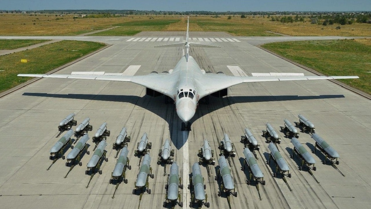 Russia's Tu-160: The Largest and Fastest Supersonic Bomber Ever Is Attacking  Ukraine - 19FortyFive