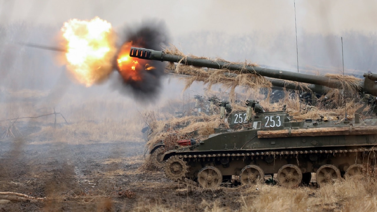 Russian military 305th Artillery Brigade's exercise. 2S5 self-propelled cannon.