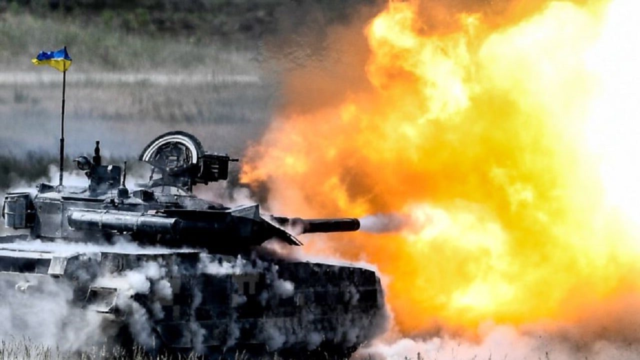 Tank from Ukraine's armed forces firing. Image Credit: Creative Commons.