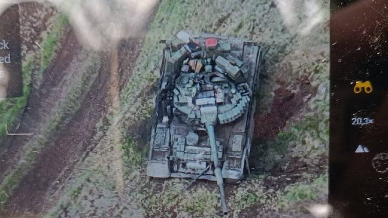 Ukraine’s 93rd Mechanized Brigade reportedly targeted a column from Russia’s 64th Motorized Rifle Brigade, including multiple T-80BV tanks, a BTR-82A, and trucks, with artillery fire in Kharkiv Oblast. Image: Screengrab VIA Twitter.