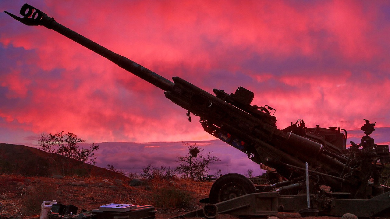 M777. Marines with India Battery, Battalion Landing Team 3rd Battalion, 1st Marine Regiment, 15th Marine Expeditionary Unit, prepare to receive a fire mission during MEU Exercise 14 aboard Camp Pendleton, Calif., Nov. 20, 2014. The purpose of MEUEX is to train the different elements of the 15th MEU to work together to complete a wide variety of missions. Image: Creative Commons.