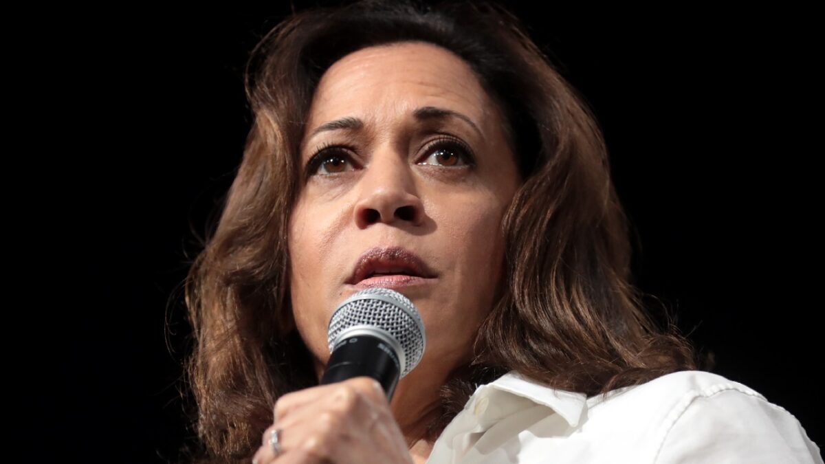 U.S. Senator Kamala Harris speaking with attendees at the Presidential Gun Sense Forum hosted by Everytown for Gun Safety and Moms Demand Action at the Iowa Events Center in Des Moines, Iowa. By Gage Skidmore.