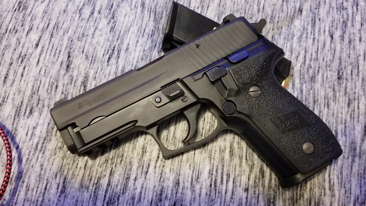 SIG Sauer P228. Image Credit: Creative Commons.