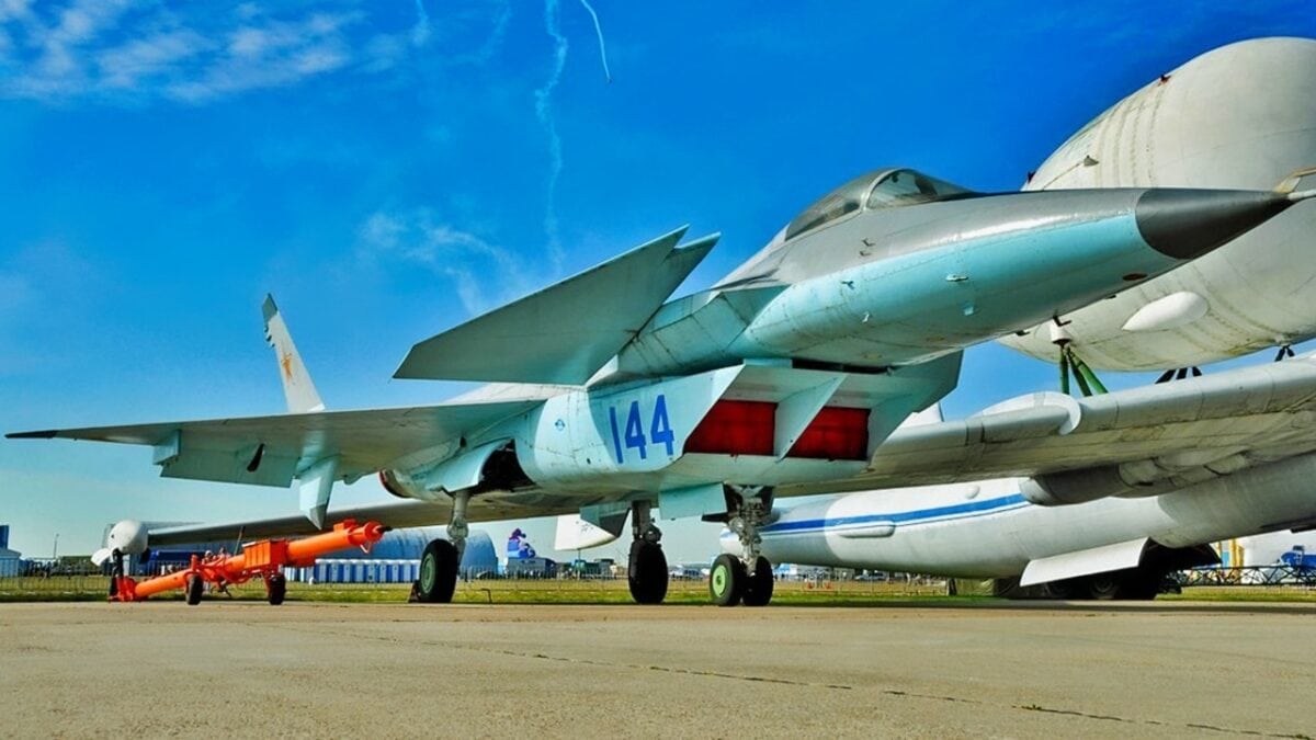 MiG 1 44 Russia Built Its Answer To The F 22 Raptor Stealth Fighter mig-1-44-russia-built-its-answer-to-the-f-22-raptor-stealth-fighter