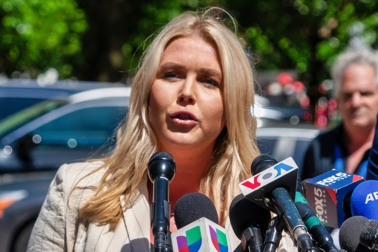 Karoline Leavitt Declares Signalgate 'Closed'. That's A Mistake -  19FortyFive