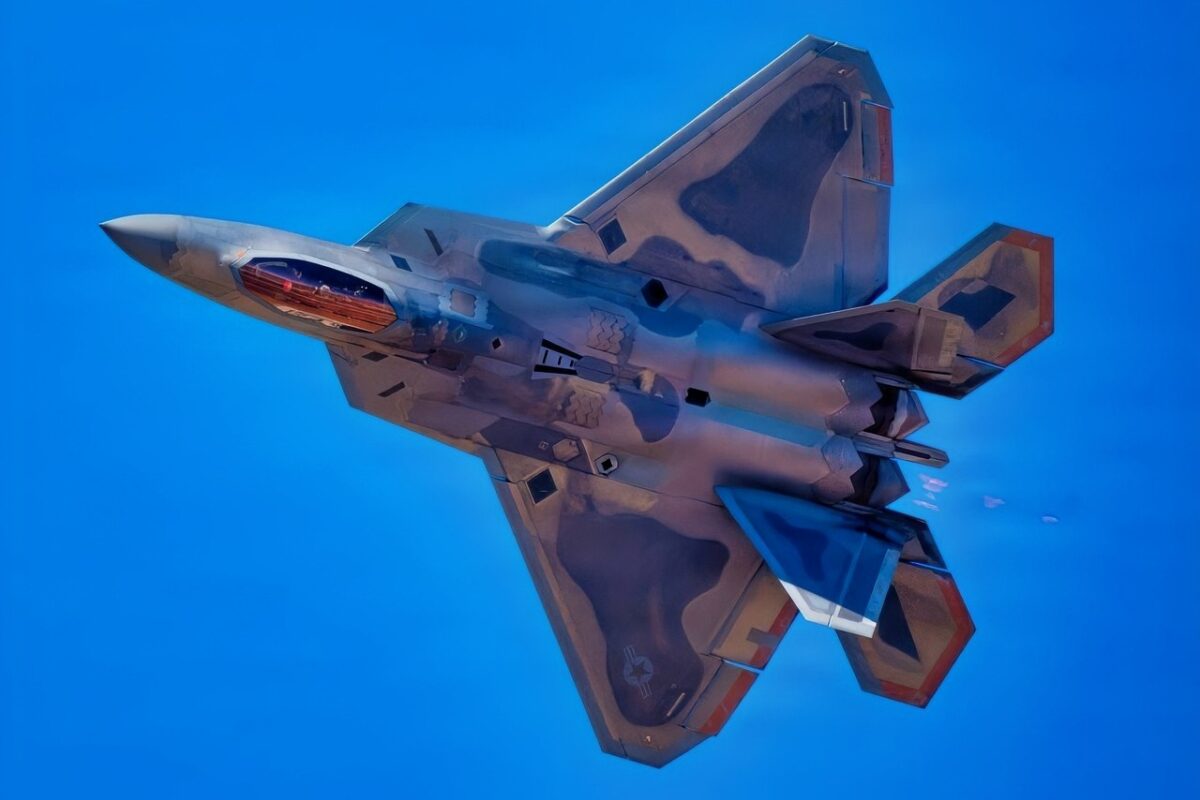 The U.S. Air Force’s F-22 Raptor Stealth Fighter Is Fighting In a World ...