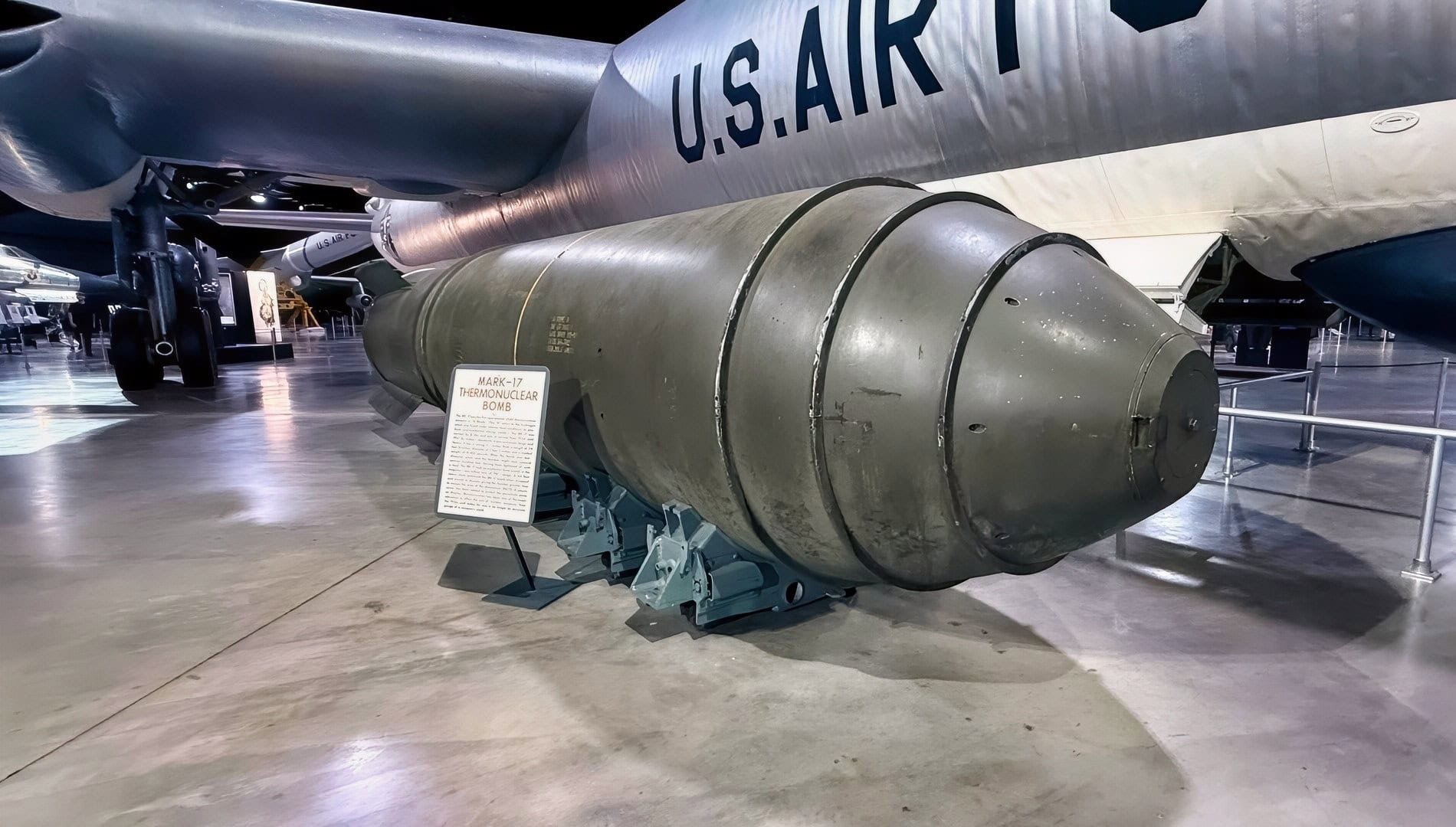 „Mark-17 Nuclear Bomb 19FortyFive.com“ vaizdas