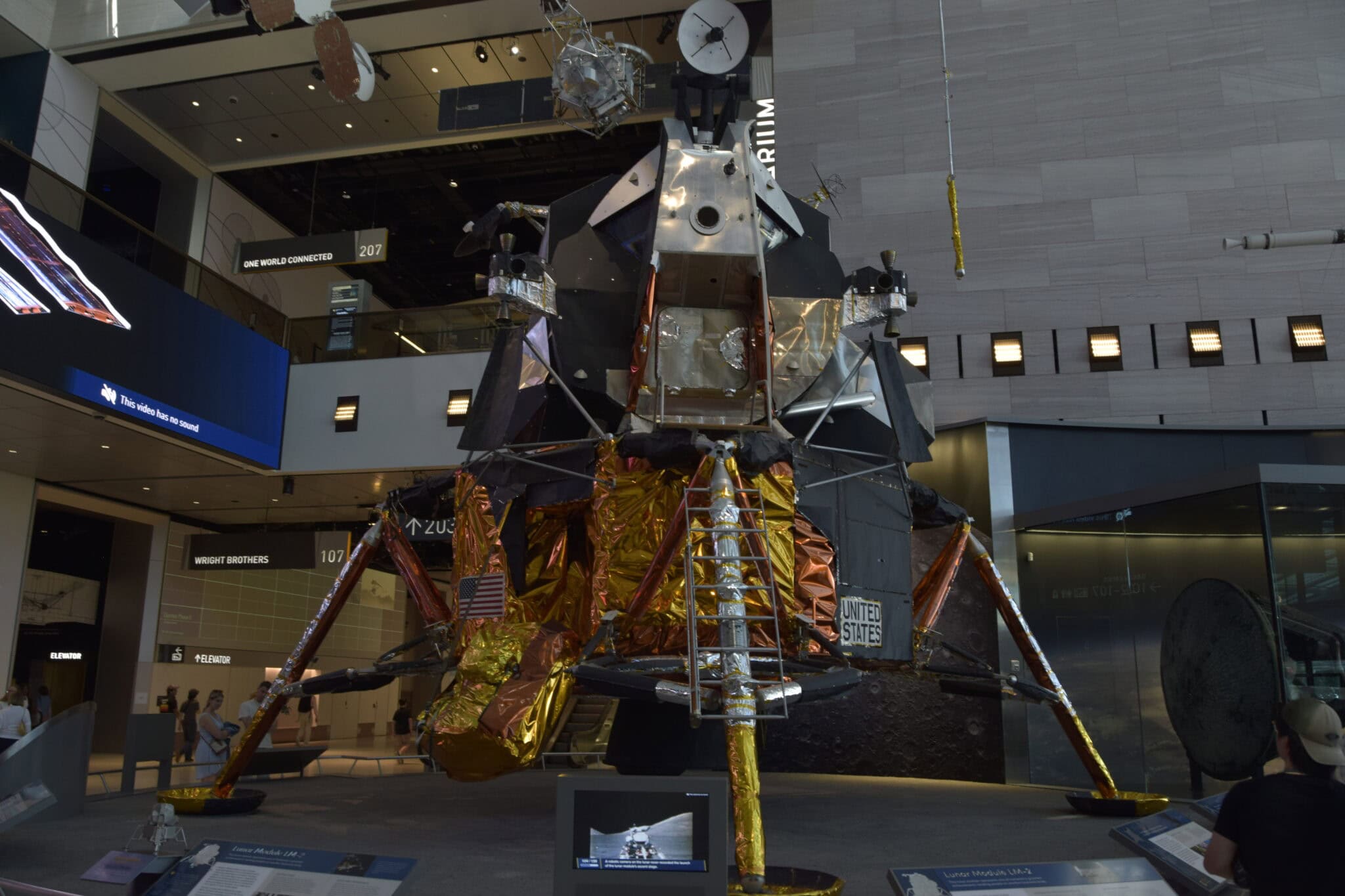 In 1982 a Soviet Probe Landed on Venus and Recorded the First Sounds ...