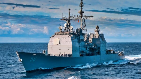 ATLANTIC OCEAN (June 6, 2012) The guided-missile cruiser USS San Jacinto (CG 56) approaches the amphibious assault ship USS Kearsarge (LHD 3) for a fueling at sea. (U.S. Navy photo by Mass Communication Specialist 1st Class Tommy Lamkin/Released)