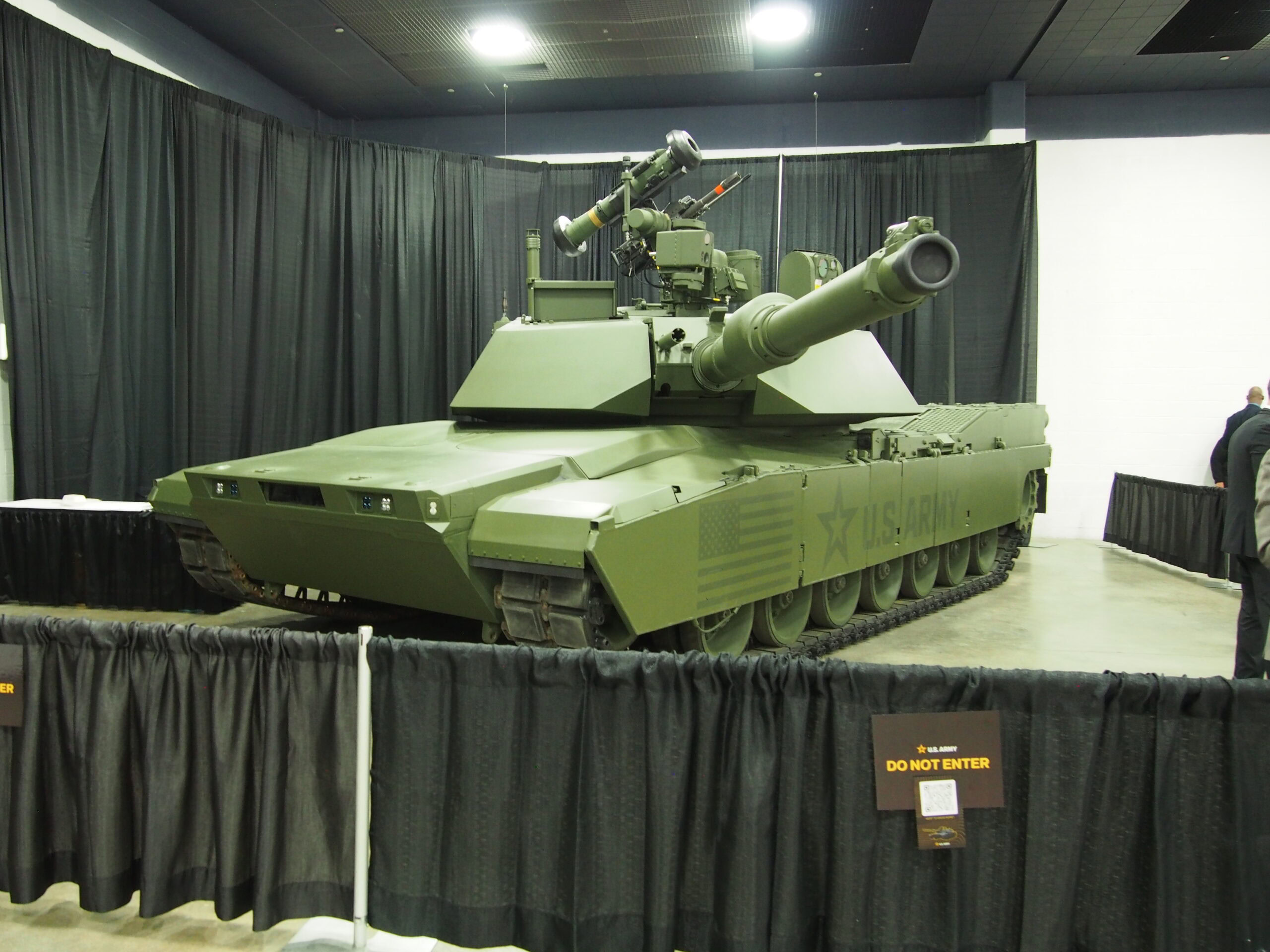 M1E3 Tank Photo from the Detroit Auto Show. 19FortyFive Photo.